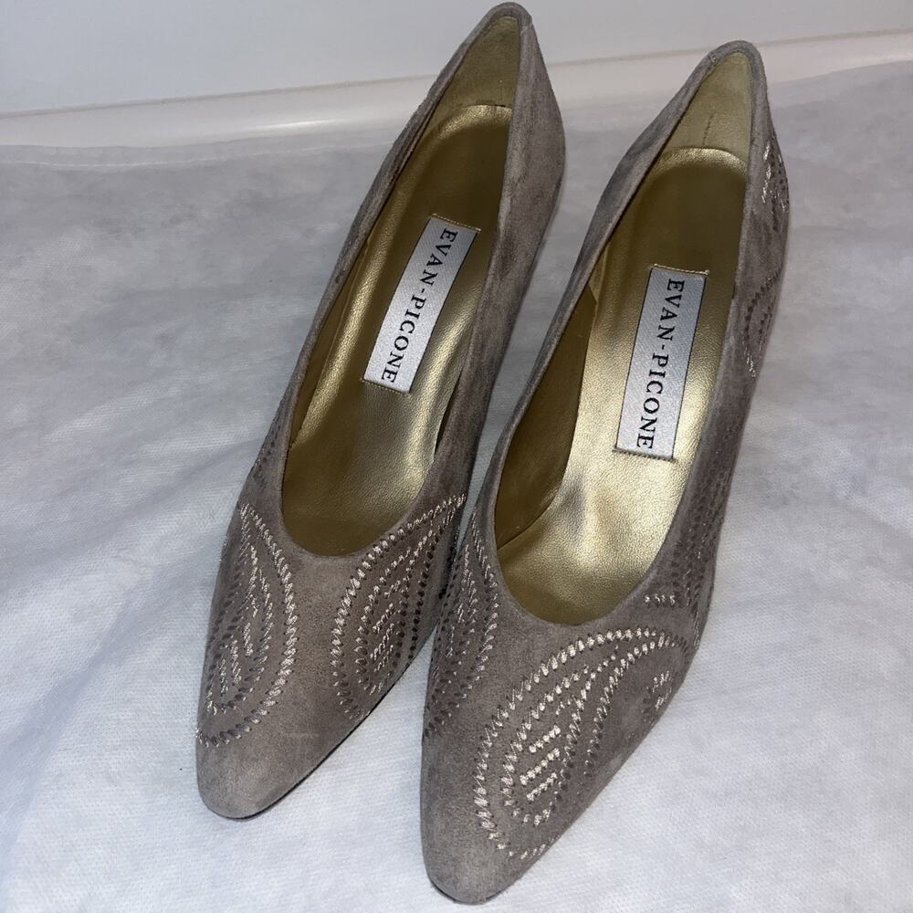 Evan Picone Shoes Womens Suede Beige Embroidered Shoes Heel 9N